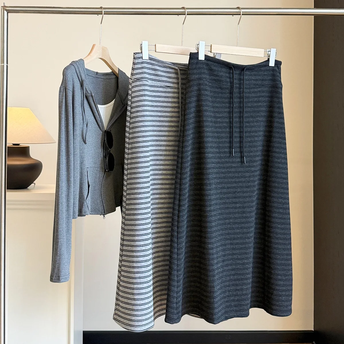 Women Striped Straight Midi Skirt Autumn New Elastic High Waist Loose Split Long Skirt Ladies Casual All‑Match A‑Line Maxi Skirt