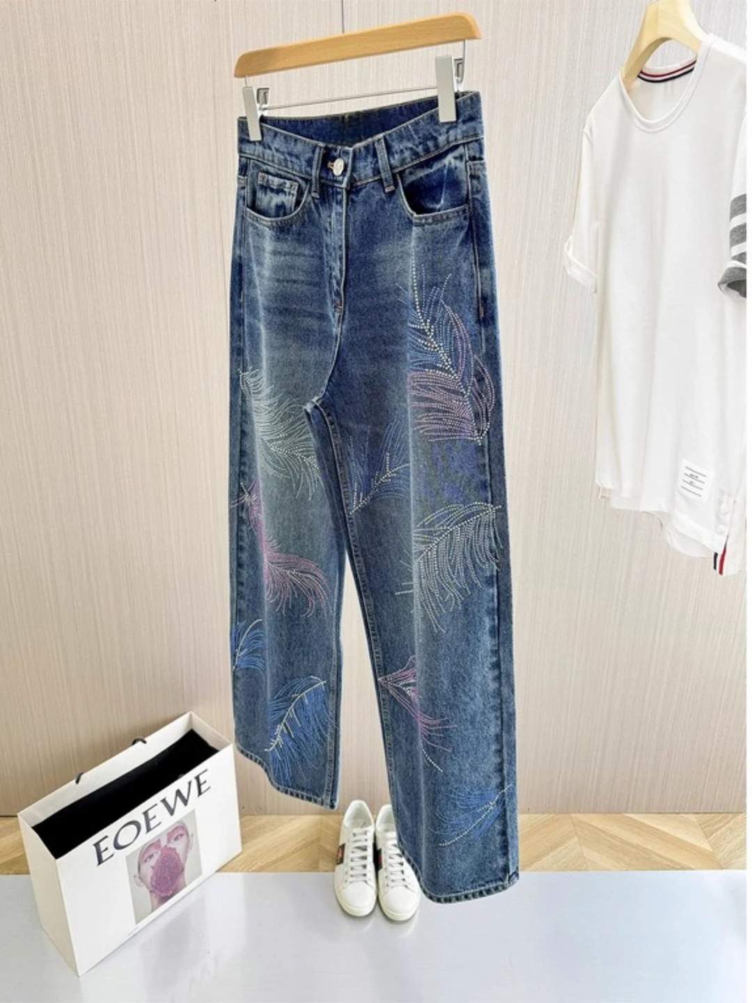 

Faionable Feather Embellied Straight Leg Jeans Women's Summer Casual High Waist Zipper Fly Denim Pants