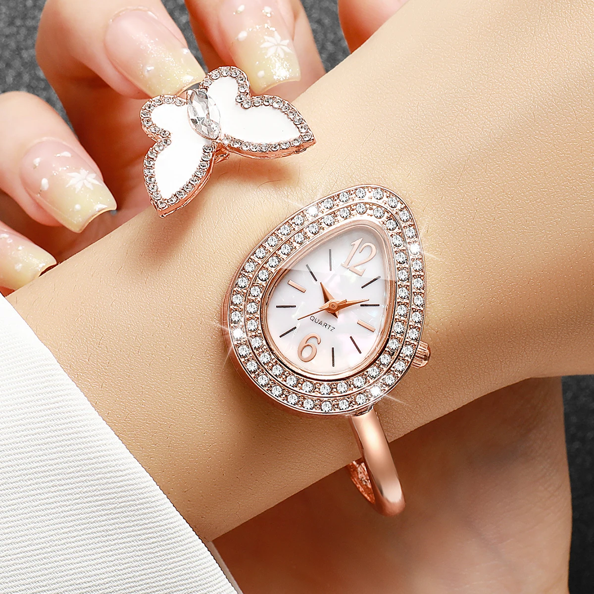Fashion Rhinestone Women Quartz Watch Butterfly Bracelet Bangle Ladies Dress Wristwatches Clock Relogio Feminino（Without Box）