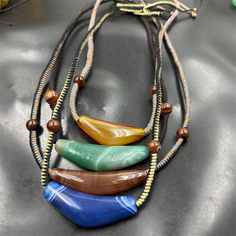 

Exquisite Green Onyx Horn Collarbone Chain Red Necklace Blue Agate