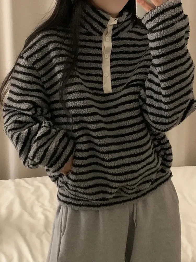 Damska bluza z kapturem, kołnierz z futra jagnięcego, paski, kolorowy blok, zimowa, nowa, uniwersalna, bawełniana odzież, swobodny styl, moda uliczna.