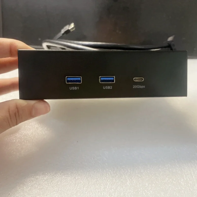USB 3.0 interface on the front panel of the drive 19 pin USB 2.0 to 2 USB Type-C+1 hub