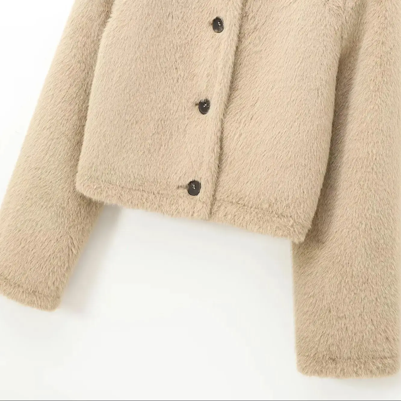 سترة نسائية موضة 2025 على الطراز الأوروبي والأمريكي لخريف جديد بتأثير فرو صناعي سترة قصيرة بأكمام طويلة ملابس خارجية Mujer