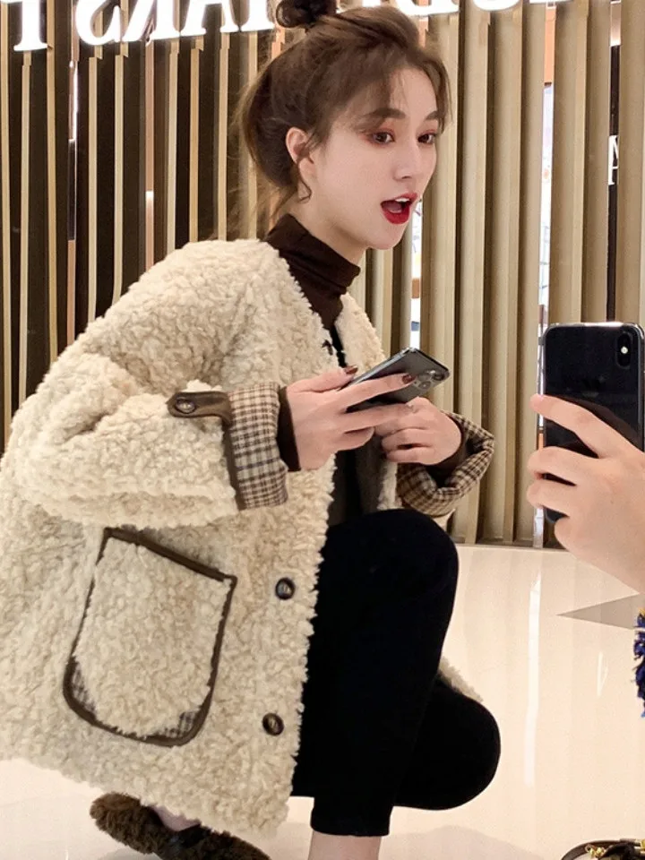 Korean Style Lamb Fur Jacket Women's Winter Thickened Loose Short Coat Korean Version 2026 New Style Pocket Design Outerwear