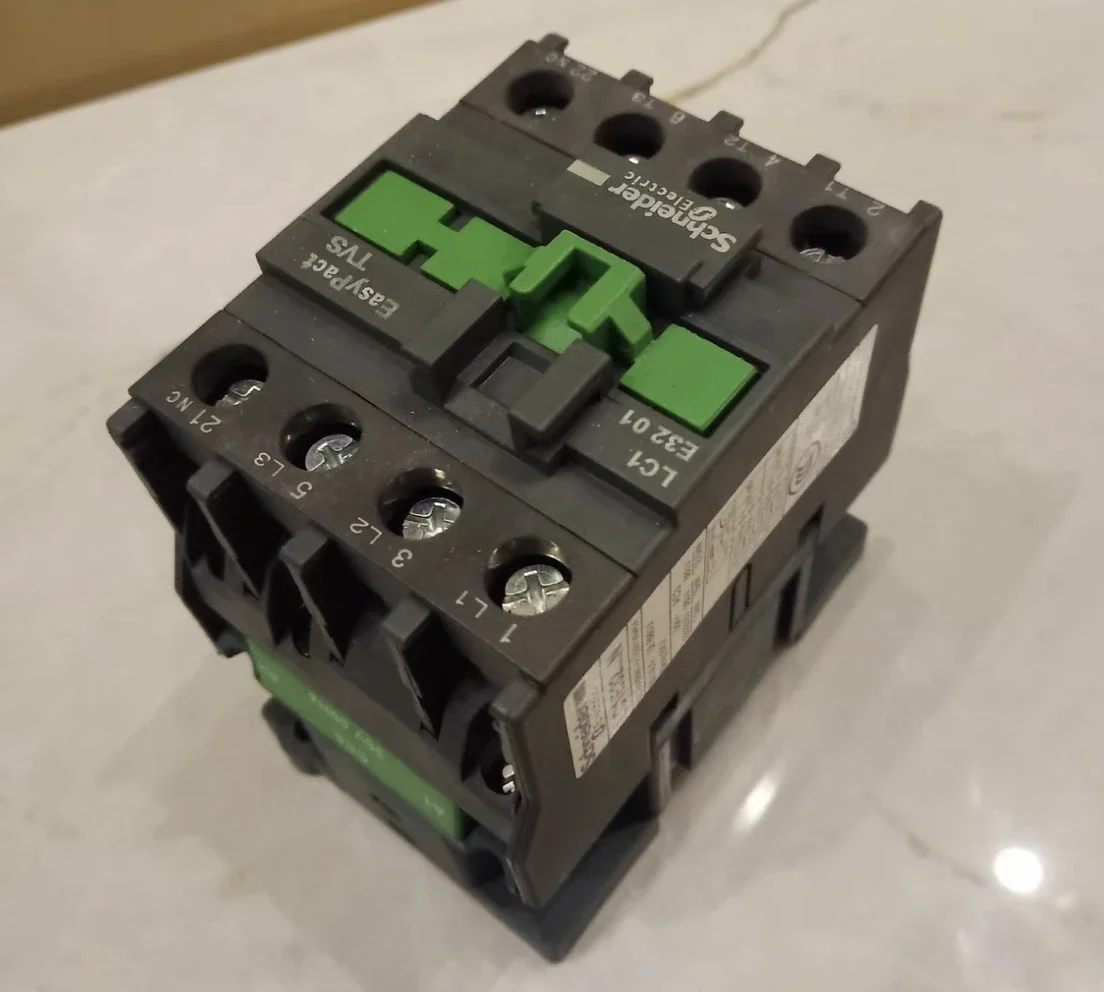 New AC contactor LC1E0910M5N