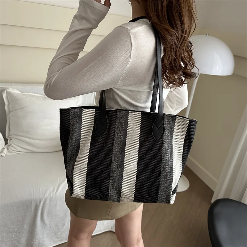 New Striped Texture Simple Commuting New Trend Fashionable Urban Large Capacity Casual Handbag Women's Shoulder Bag