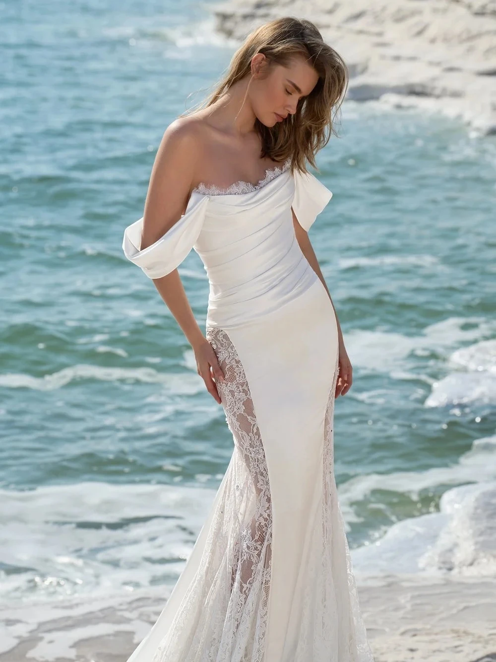 ชุดแต่งงานลูกไม้แบบเปิดไหล่ ดีไซน์หรูหรา สายเดี่ยวผ้าซาตินทรงเมอร์เมด ชุดเจ้าสาวแบบยาว  ชุดแต่งงานสั่งตัดใหม่สำหรับเจ้าสาว