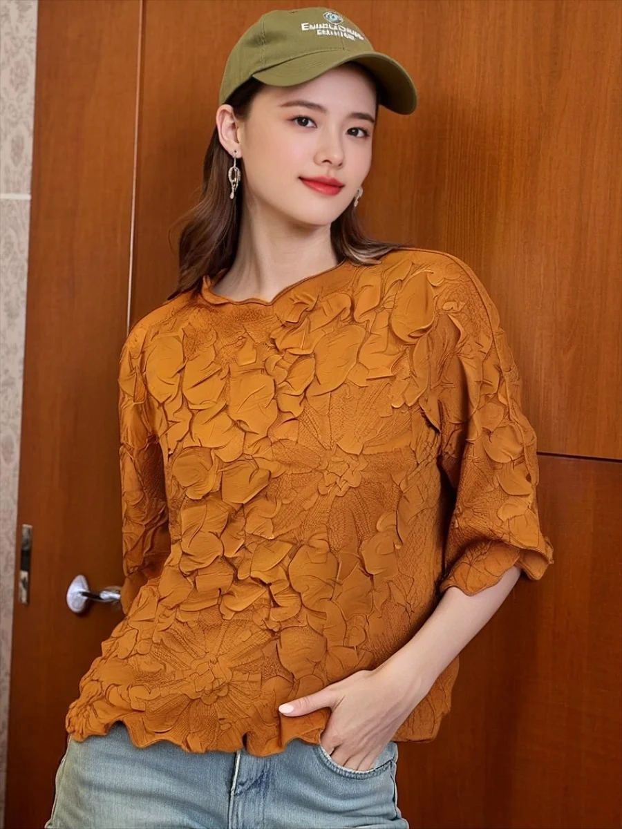 Miyake Pleats Summer New 2025 Embossed Tops Women Short Loose Fashion Design T-Shirt Pleats Bat Sleeve Niche Comfortable Casual