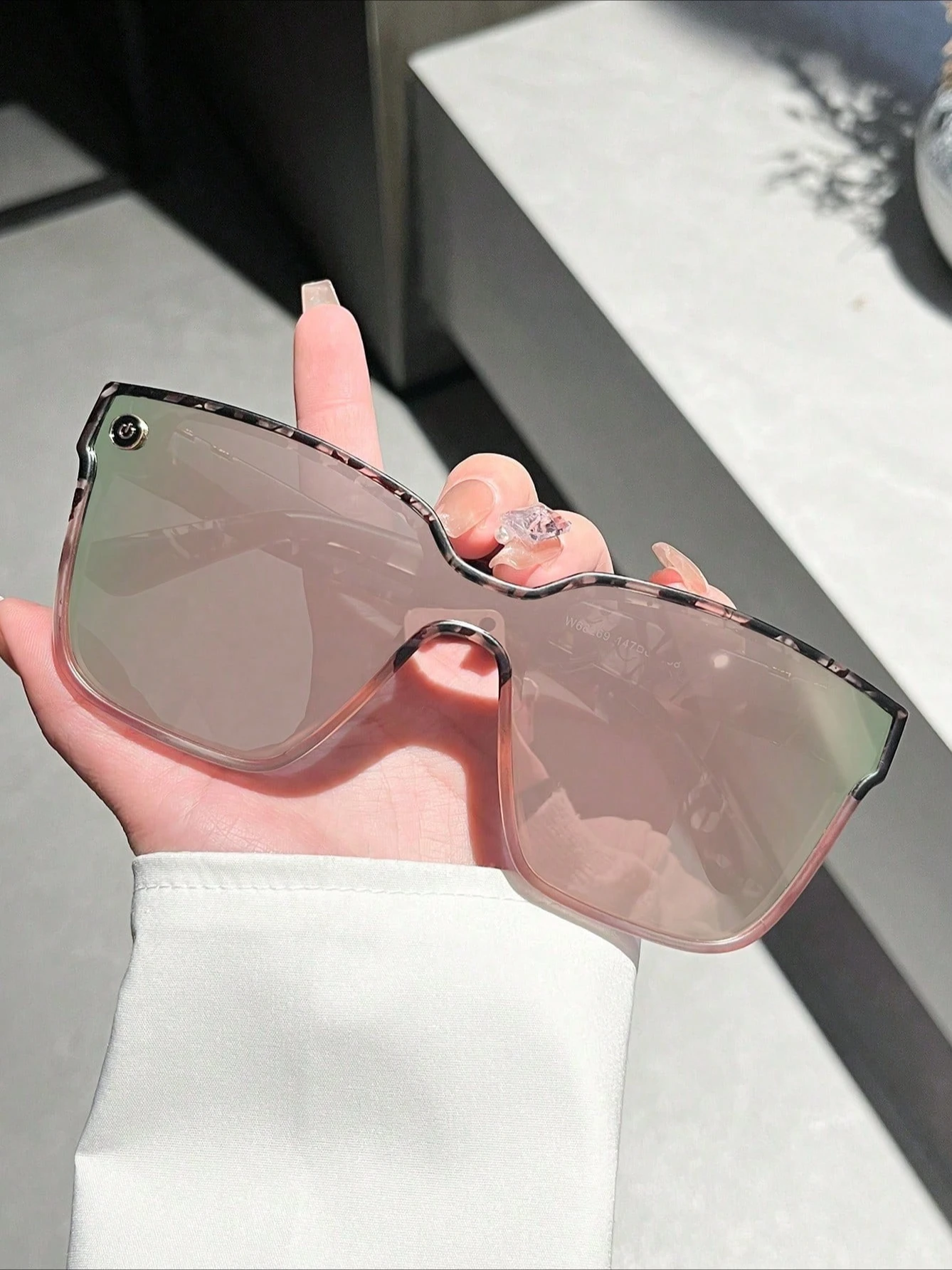 نظارات شمسية رياضية من قطعة واحدة للجنسين مناسبة للشاطئ وصيد الأسماك والقيادة، مع حماية من الأشعة فوق البنفسجية