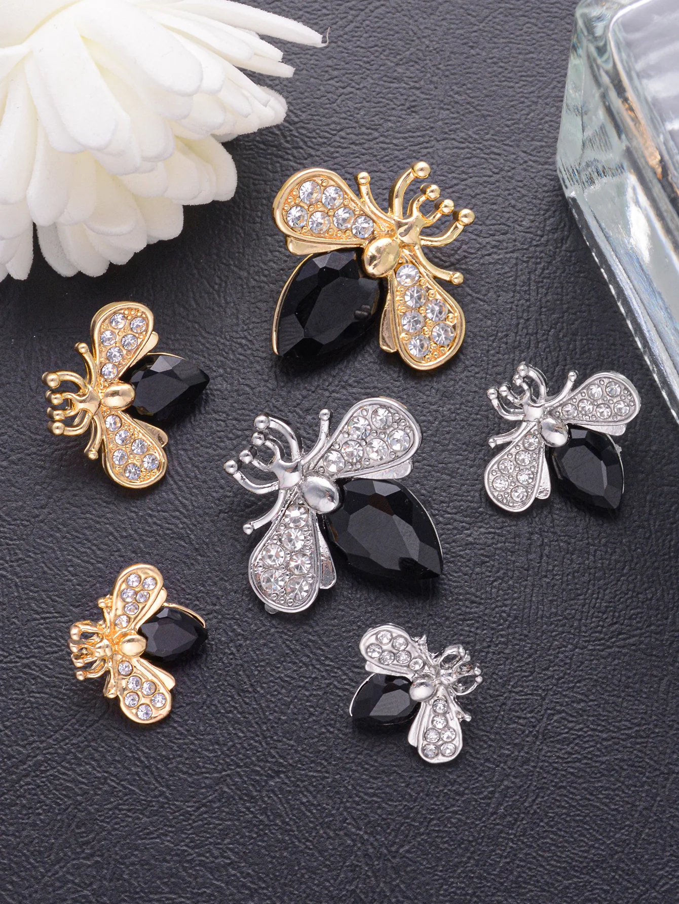 6pcs Fashion Crystal Rhinestone Metal Little Bee Buttons For Sweater Coat Shoes Decor DIY Shank Sewing Button Jewelry Accessory