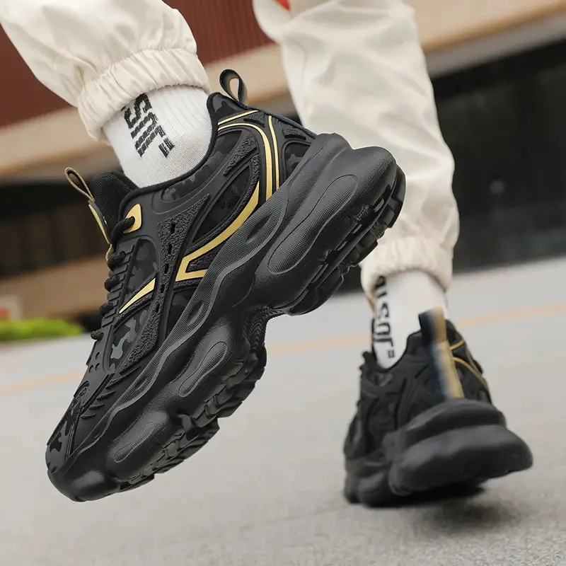 أحذية رياضية رجالية جديدة للخريف قابلة للتنفس أحذية رياضية عصرية بنعل سميك ومضادة للانزلاق لزيادة الارتفاع أحذية رياضية للجري غير رسمية
