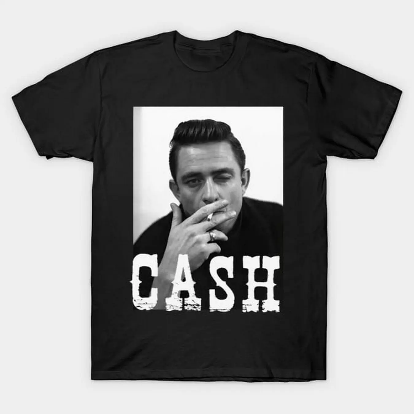 La camiseta con estampado retro para hombre de John & Ni está diseñada al estilo de Elvis Presley, con un estampado desgastado de "CASH" en negro.