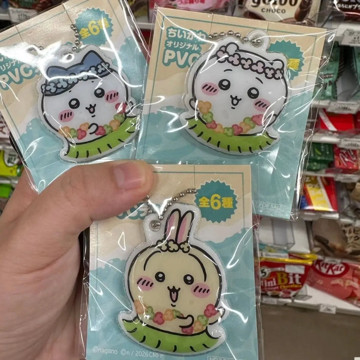 Neuer Chiikawa Hawaiianischer Hula-Rock Acryl-Schlüsselanhänger Taschenanhänger Niedlicher Kawaii Süßer Mädchen-Cartoon-Stil Süßer Anhänger Mini Chibi Geschenk – Detail 2