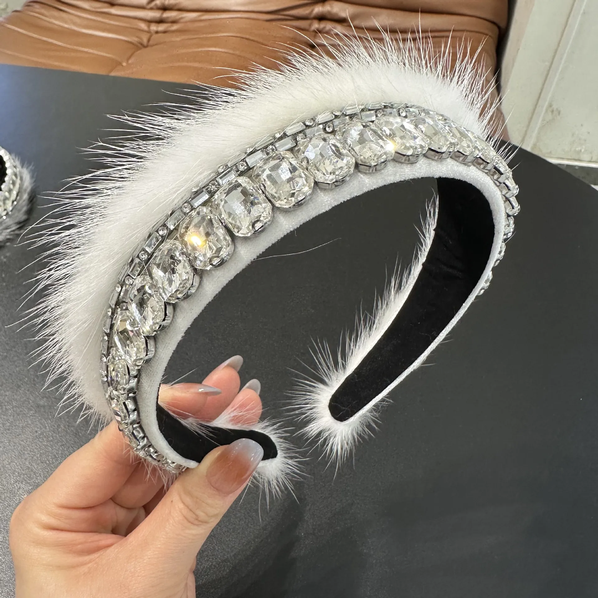 ผู้หญิงFaux Fur Headbandsตุ๊กตาผมHoopเกาหลีกว้างหัวHoop HairbandsคุณภาพสูงRhinestone Chain Headwearอุปกรณ์เสริมผม