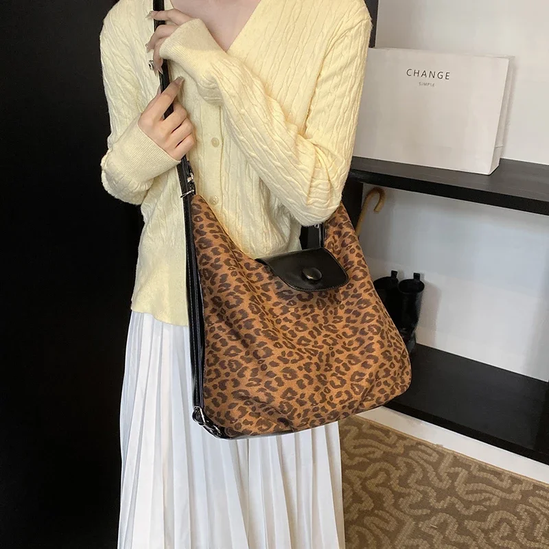 حقيبة نسائية من البولي يوريثان بطباعة الفهد قابلة للتحويل على الكتف/حقيبة كروس/حقيبة ظهر بحزام قابل للتعديل محفظة عصرية للأساسيات اليومية