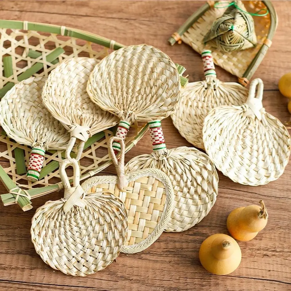 Handmade Retro Woven Leaf Fan Chinese Style Mini Size DIY Fan Heart-shaped Straw Braid Fan Summer Cooling