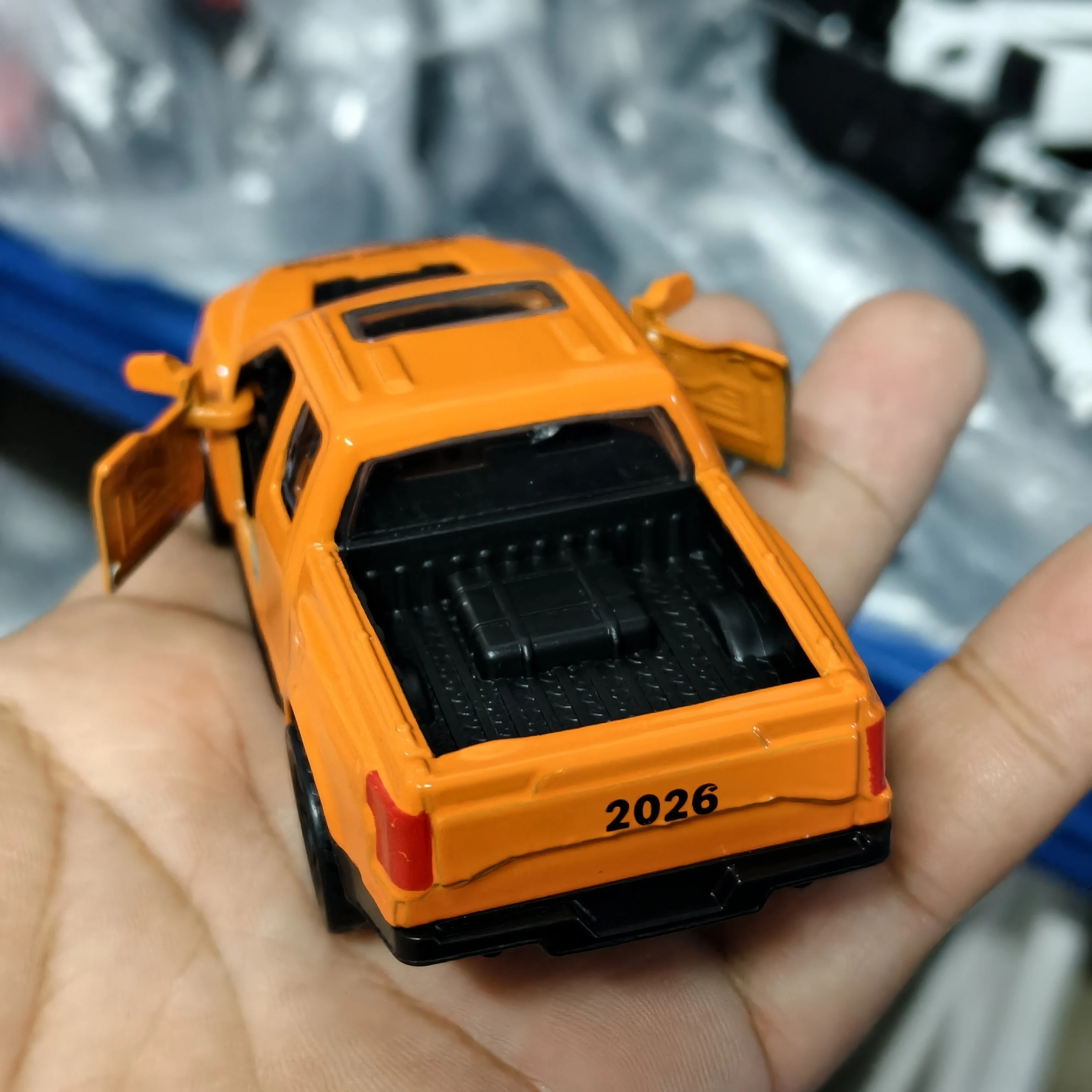 (Corrugated cardboard packaging) A 1/38 scale custom-made pickup truck toy car with strong spring rebound function，Best gifts