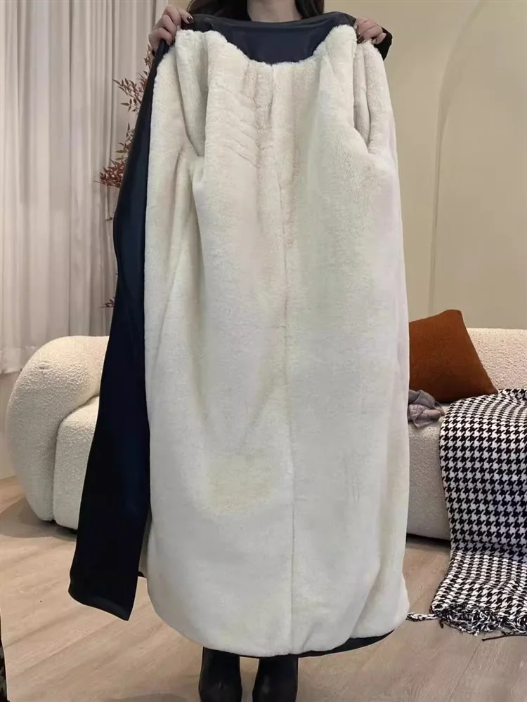 A long Black Pu Leather Windbreaker With Fleece For Spring And Autumn An Elegant And Luxurious Designer Long Coat For Women 2025