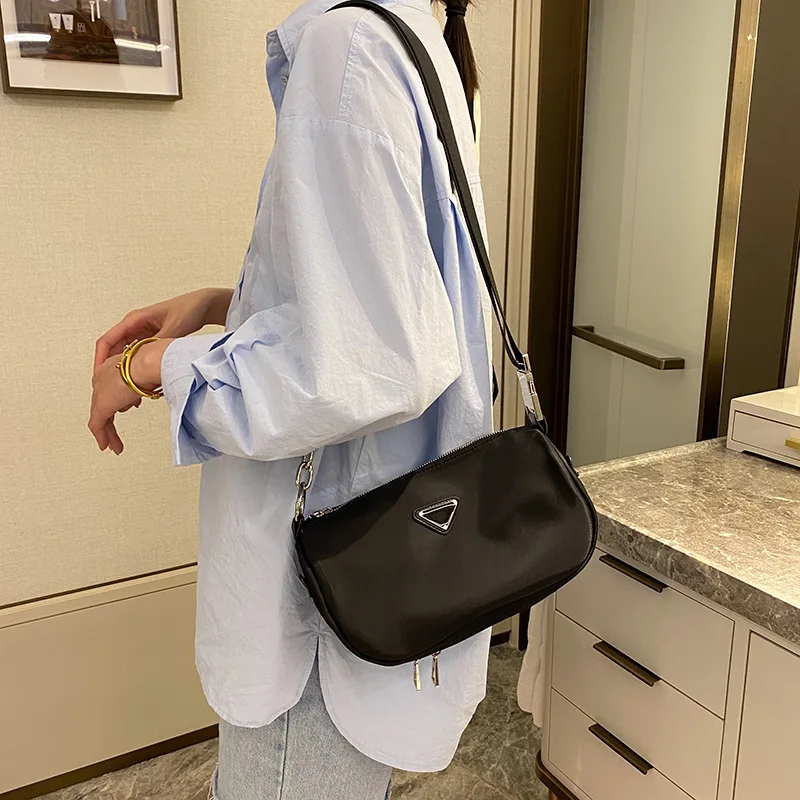 

The new Oxford cloth shoulder bag, casual and simple waist bag, solid colour, large capacity crossbody bag, women's bag.