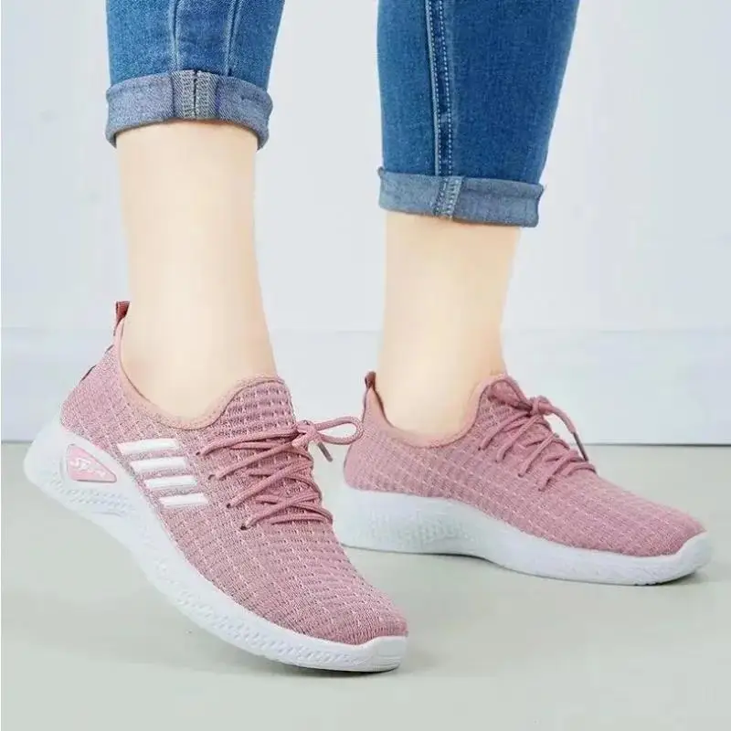 Modne buty Nowe trampki z dzianiny Fly Wiosna i lato Miękkie dno Casual Mom Shoes Mesh Low-Top Running Student Shoes