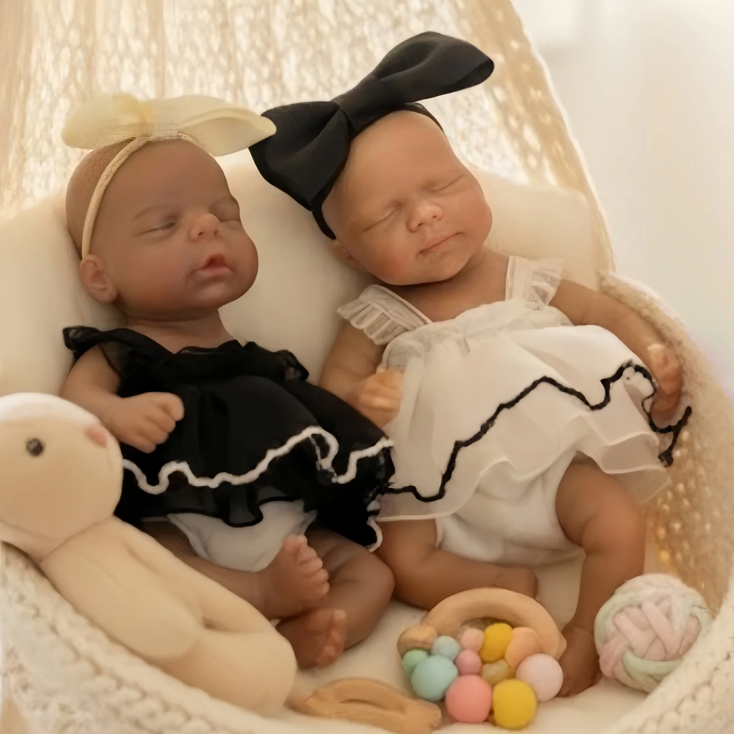 

AnjoDoll 6-Inch Cute Mini Silicone Bebe Girl Palm Doll Painted Reborn Baby Ornament Toy Kid's Gift Collectible Bebê Reborn