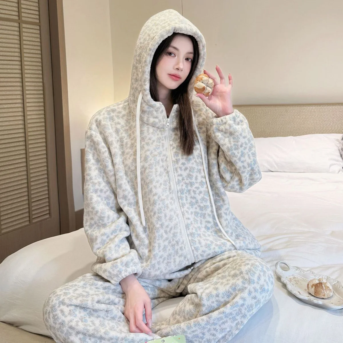 Women Winter Coral Velvet Best Friend Hooded Pajamas Thickened Light Warm Velvet Thickened Loose Anti-static Home Clothes