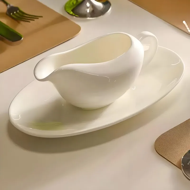 Plain white bone china sauce dispenser, ceramic gravy boat, bbq spice cruets for party, kitchen spice container, bbq accessories