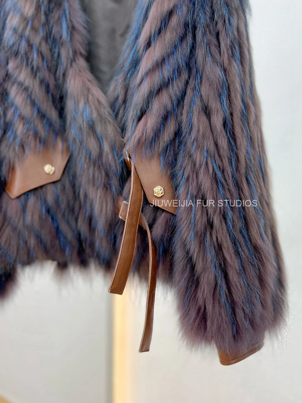2026 Winter New Fur Strip Sewed Together Short Style Thin Raccoon Fur Fox Fur Coat Young Women's Coat