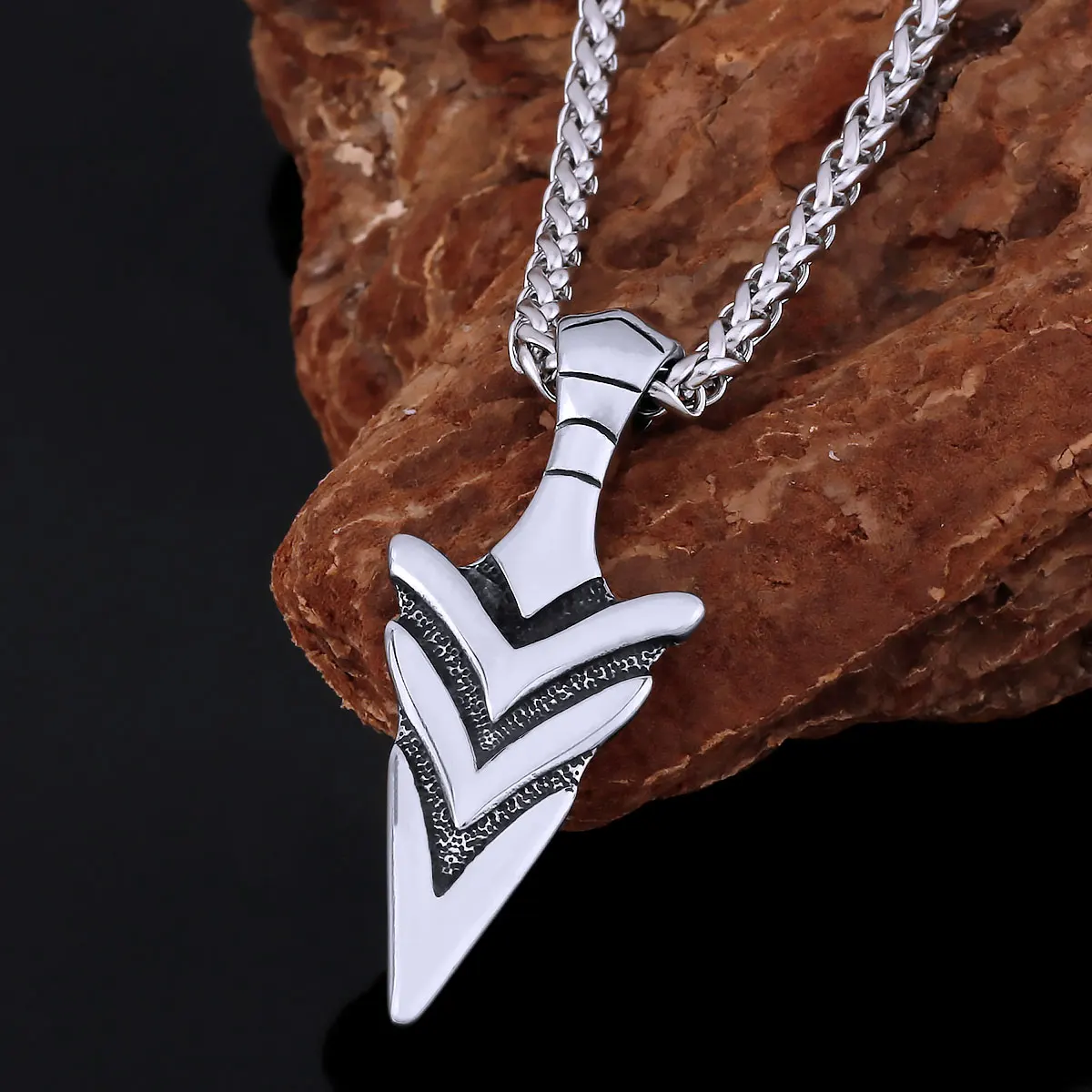 Vintage Viking Finely Ground Arrow Necklace Domineer Nordic Men's Amulet Pendant Punk Jewelry Party Exclusive