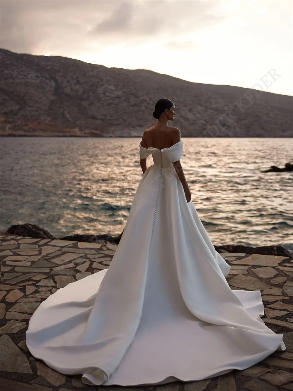 Generous A-line Wedding Dresses Off Shoulder Bride Gown Long Train Bride Dress Gowns Classic Satin Vestidos Consumized