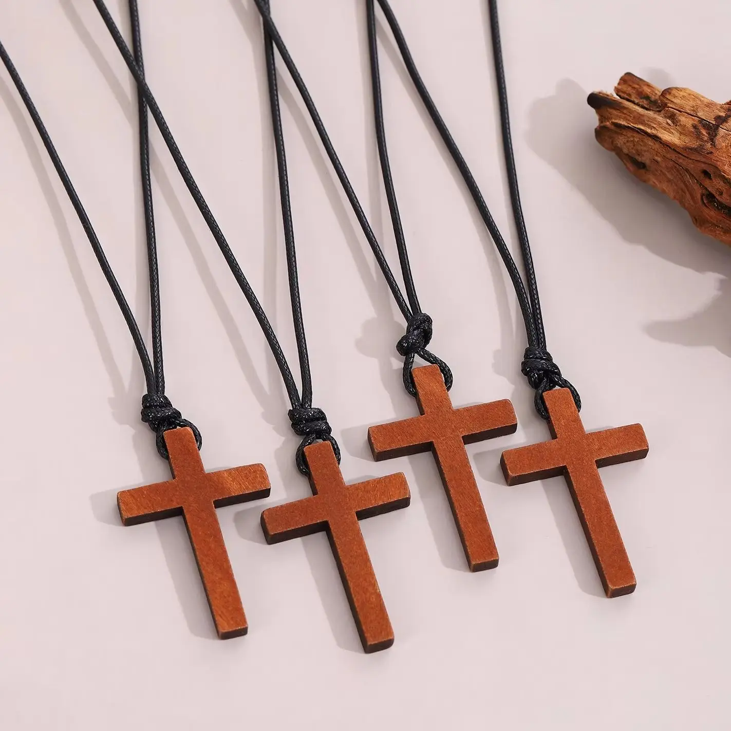 Collar con colgante de cruz de madera para mujeres y hombres, joyería cristiana, cordón ajustable, regalo de fe perfecto para creyentes, uso diario