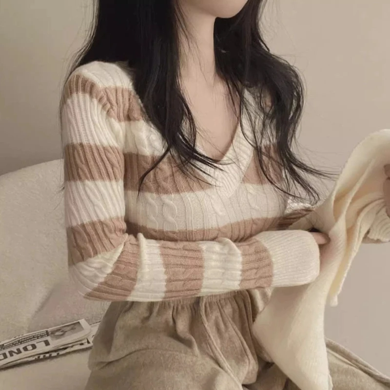 

V Neck Long Sleeve Striped Contrast Slim Sexy Pullovers Autumn Korean Youth Short Sweaters Korean Women Clothing JJ1288