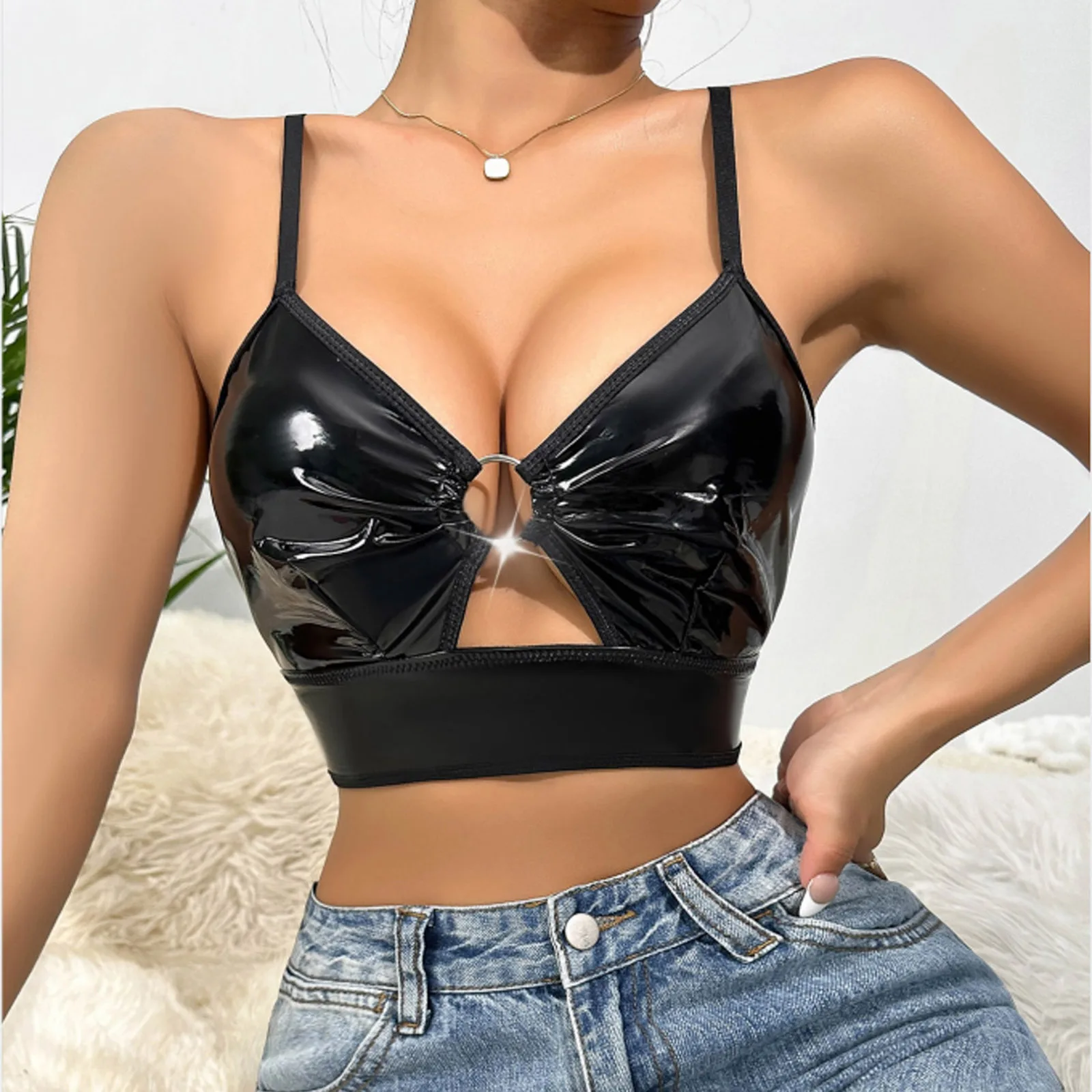 Kobiety Clubwear Kobiety Seksowny błyszczący skórzany biustonosz na seks Gorąca seksowna bielizna Metalowy pierścień Hollow Lateks Push Up Bralette