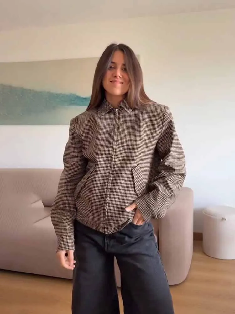 

HH Woman Early Spring Fashion Street Style Lapel Long Sleeves Zipper Pocket Decoration Bomber Jacket Female Casual Warm Coat