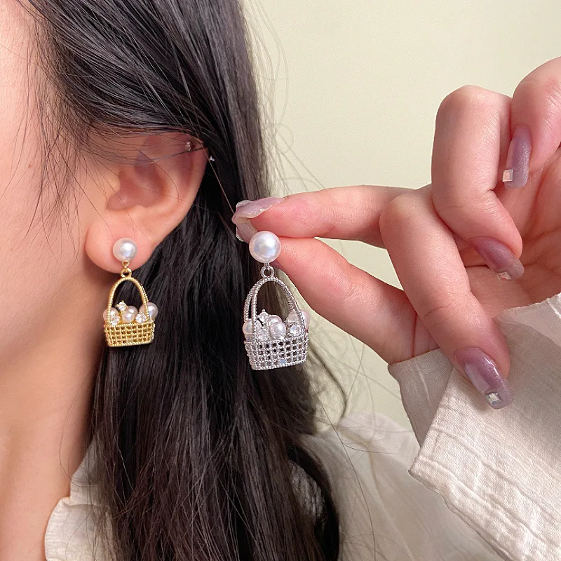 French Vintage Metal Woven Basket Pearl Earrings For Women Niche Design Exquisite Luxury Crystal Bag Earrings Office Jewelry