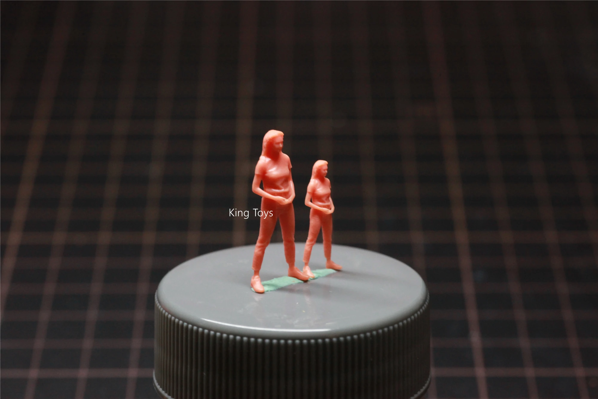 King Toys 1/64 1/87 1/43 Figurines Scale Model Resin Casuals Girl Dioramas Diecast Miniature Collection