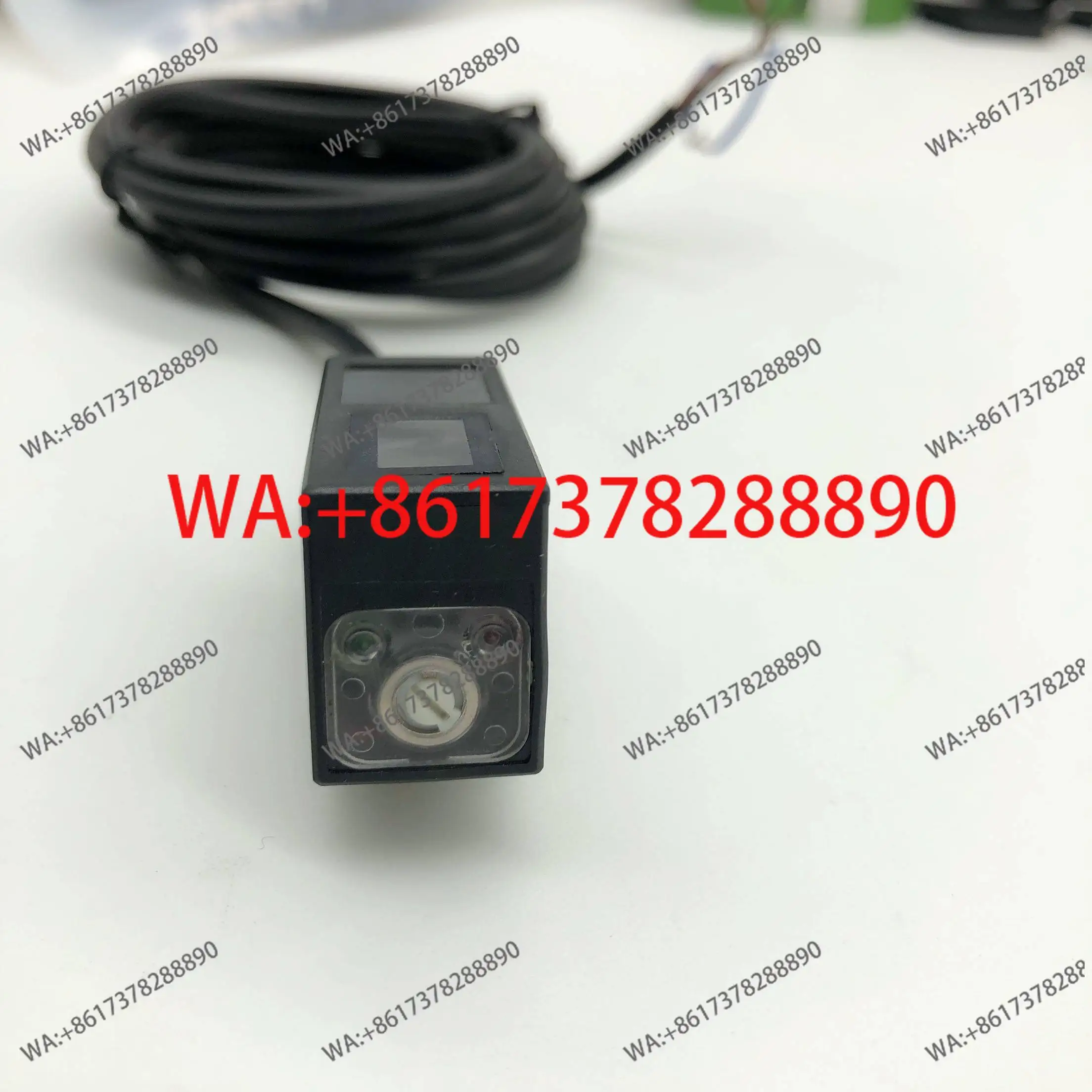 Square photoelectric switch E3S-DS10E41 diffuse reflection sensor infrared induction switch NPN normally open
