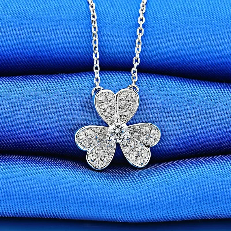 Solid 14K White Gold AU585 Platinum PT950 Three Leaf Heart Necklace Temperament 18k Gold Moissan Diamonds