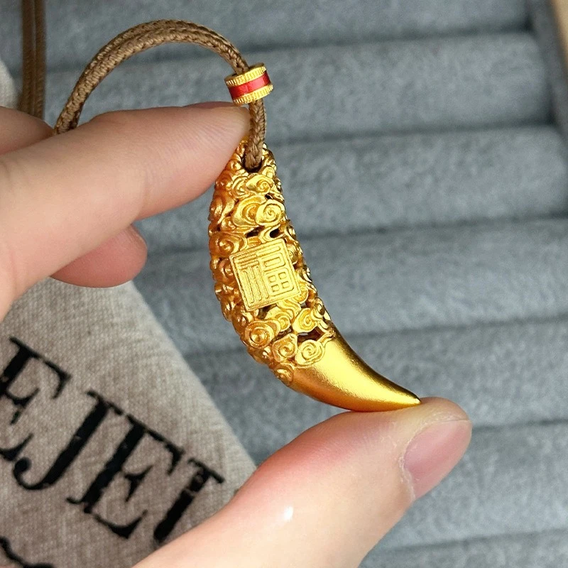 

Exquisite Gold Kt18 Cloud Beast Tooth Pendant Necklace for Women Men Birthday Wedding Engagement Jewelry Gifts