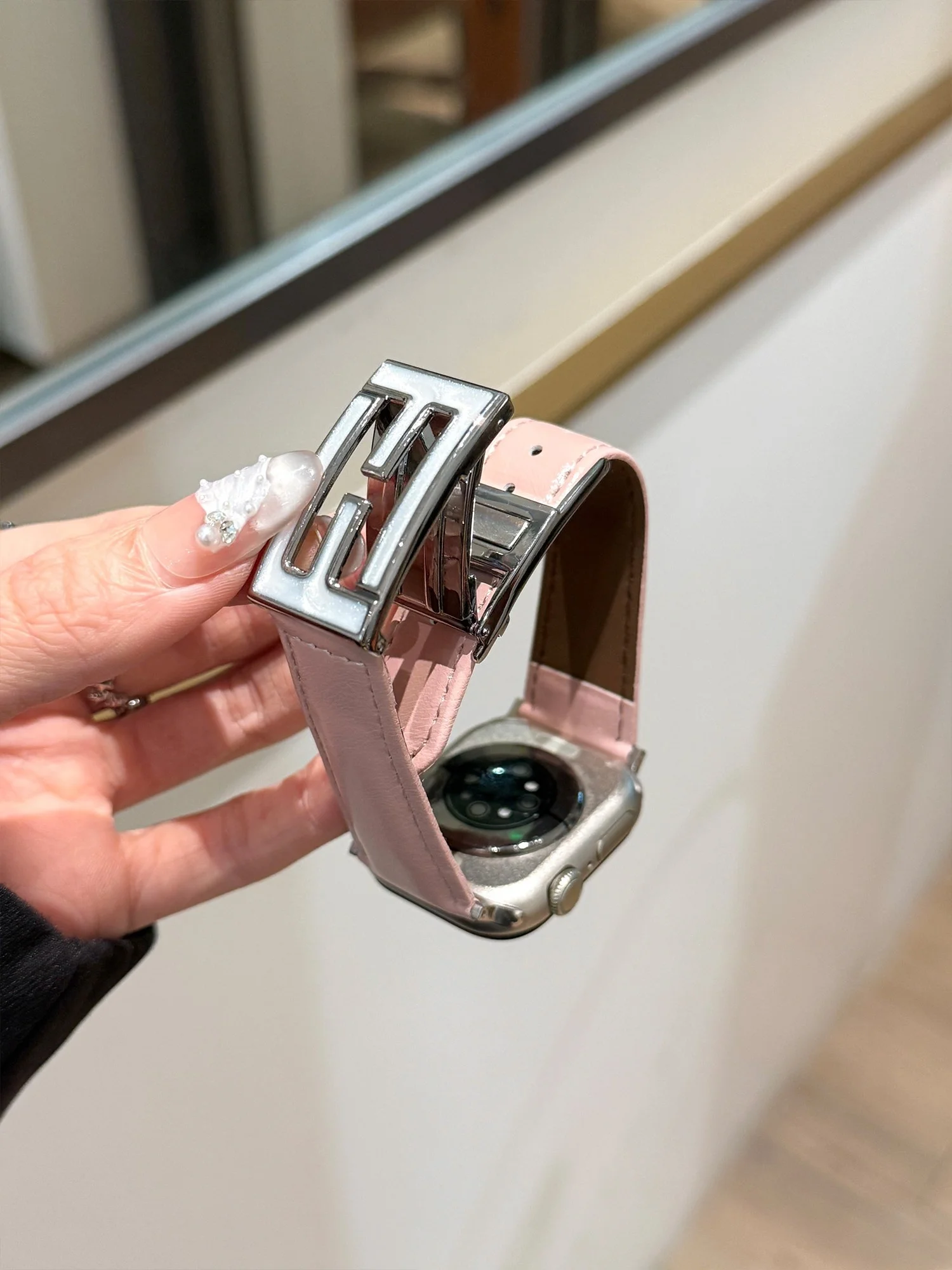 

H-shaped magnetic buckle metal leather compatible iWatch strap 38mm 40mm 41mm 42mm 44mm 45mm 49mm fashionable strap