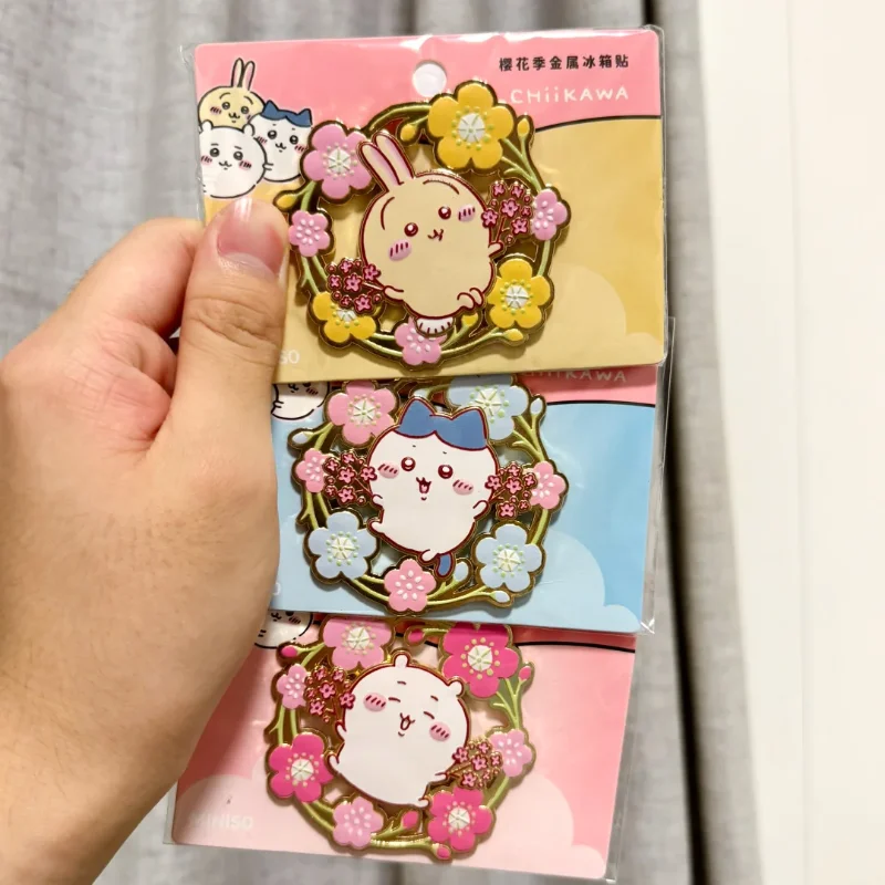 Chiikawa Sakura Sezonowa Seria Metalowy Magnes na Lodówkę Usagi Anime Naklejka na Lodówkę Kolekcjonerskie Ozdoby Prezent