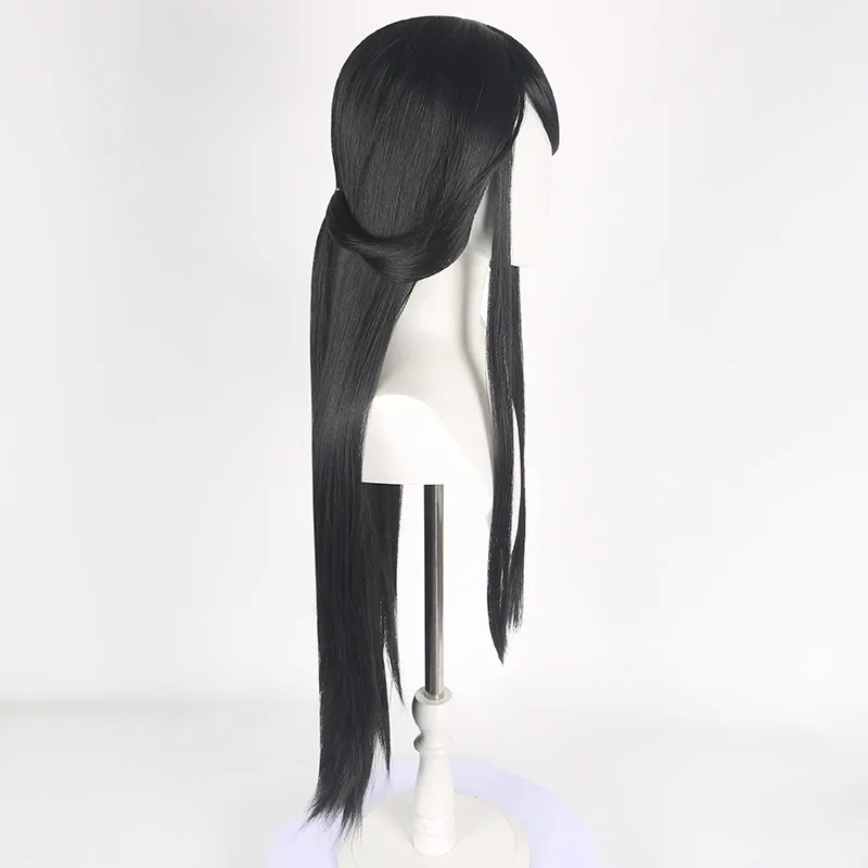 A Female Cosplayer Dressed As Su Wen From The Mobile Game "Smoking Rain" Wearing A Wig.