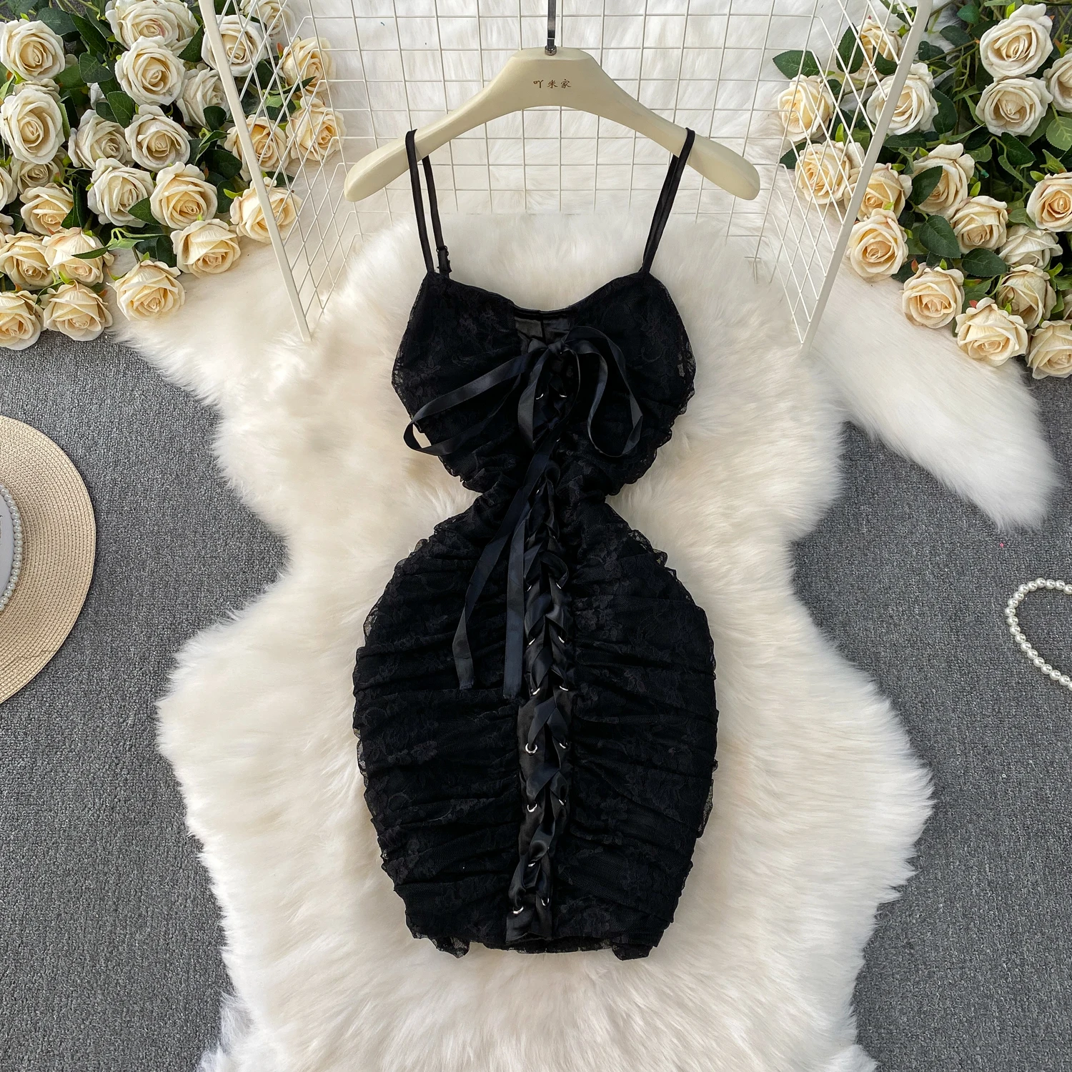 Elegancka sukienka mini w stylu vintage z dekoltem w serek, koronką i ołówkowym kroju. Elegancka, wróżkowa moda koreańska, sukienka letnia w stylu boho, odzież plażowa damska.