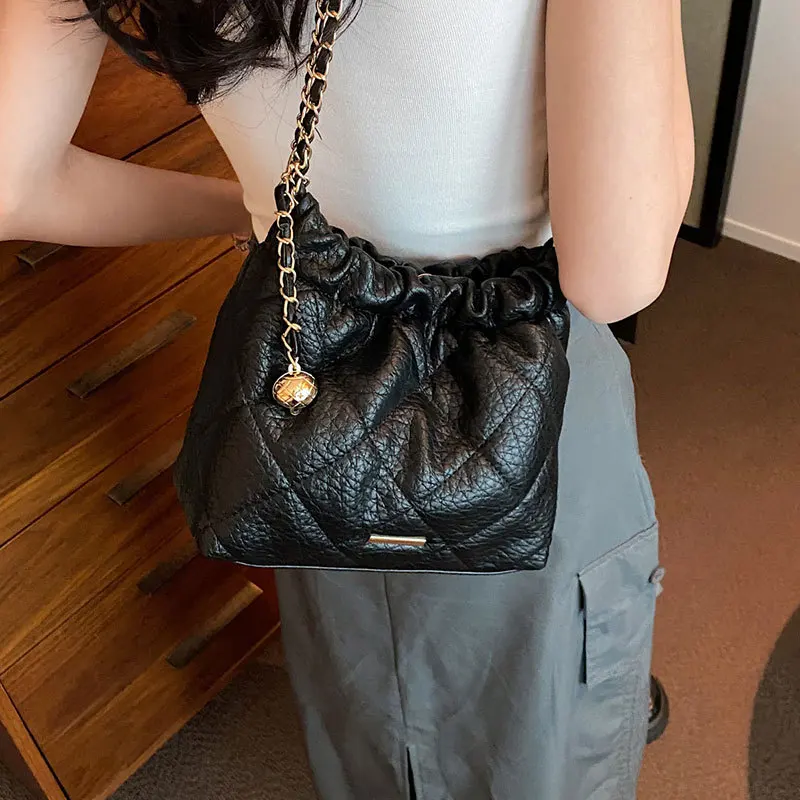 

2025 Chain Strap Bucket Bag, Textured Shoulder Purse for Women, Niche Commuter Crossbody, Minimalist Day to Night Tote, Chic