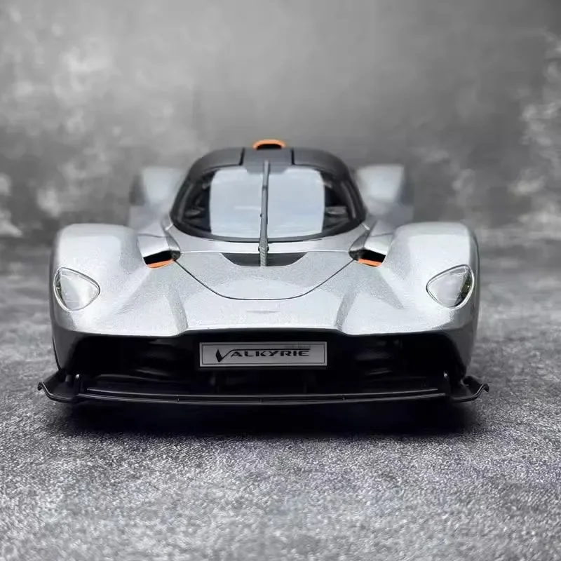 Maisto Car Model 1/18 Aston Martin Valkyrie Alloy Car Model Simulation Room Display Cars Model Boy Collection Birthday Gift