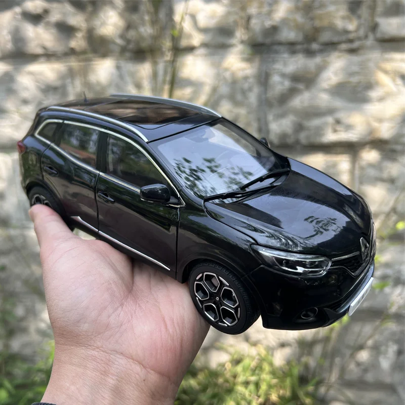 

Коллекционная модель автомобиля RENAULT KADJAR, масштаб 1:18, с дефектами покраски, для коллекций, демонстрации и в подарок друзьям