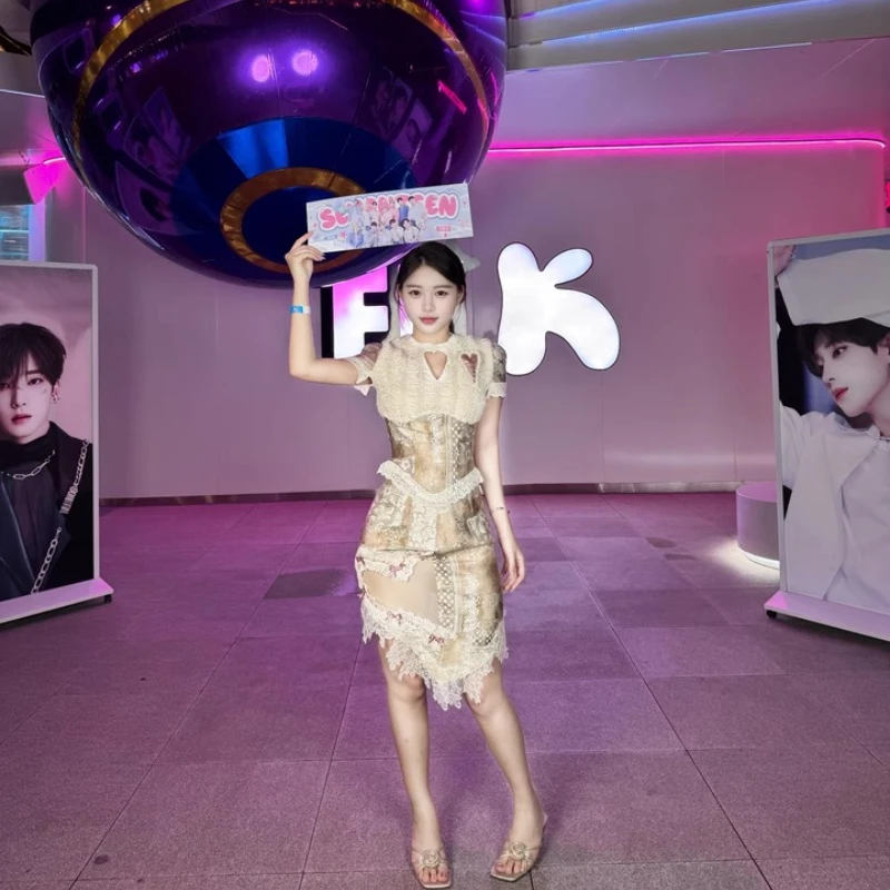 جديد مقوس دانتيل غير النظامية التطريز الطباعة المرأة تنورة قصيرة الأصلي خمر تصميم مزاجه أنيقة نصف التنانير السيدات