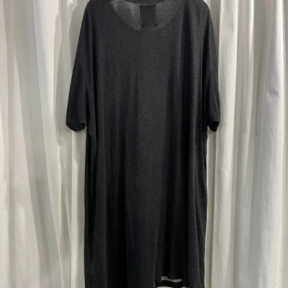 TOP-YAMAMOTO ® Black sleeveless T-shirt made of pure co Sporty-style zipper tank top with wide shoulders and a large back panel.