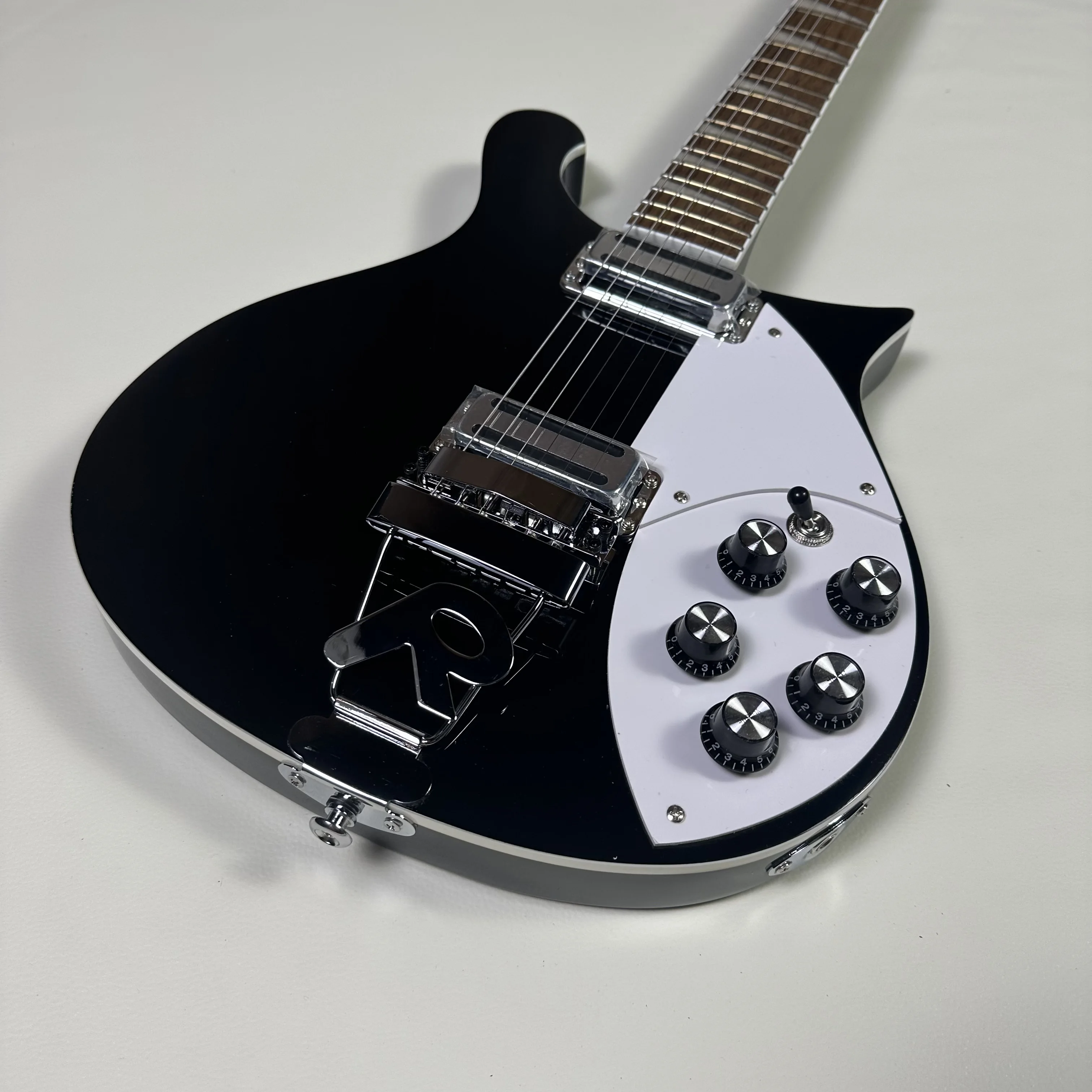 شحن مجاني ريك 620 جيتار كهربائي أسود اللون خشب الورد فريتس جسم الماهوجني