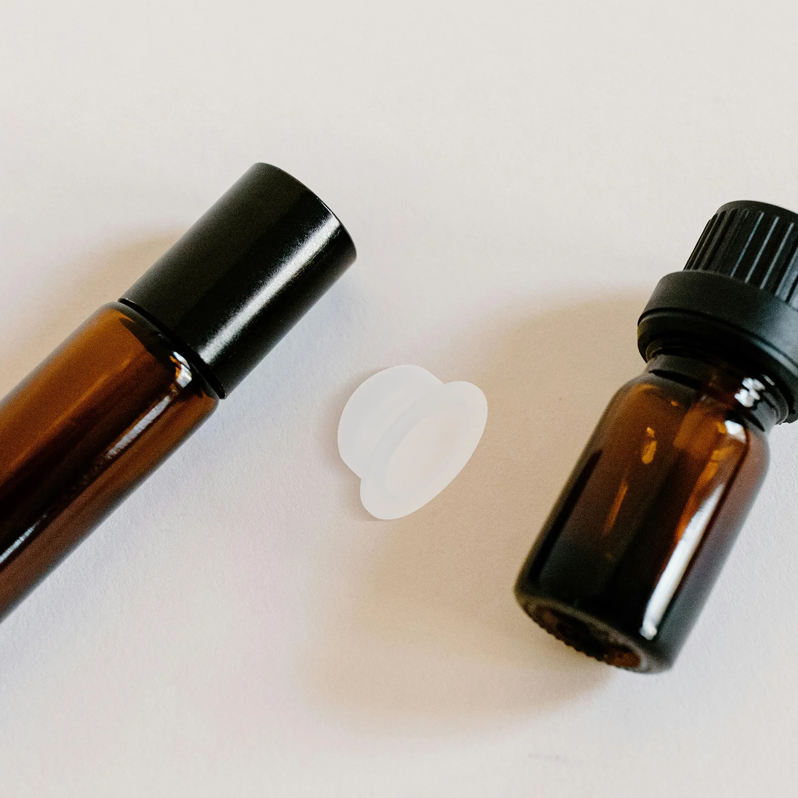 100Pcs Essential Oil Bottle Stoppers Transparent Screw Caps Leakproof Sealing Reusable Stopper Plugs for Aromatherapy Bottles